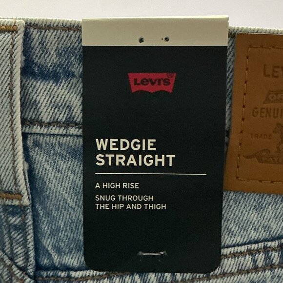 Levi's Premium Wedgie Straight Women's Size 24x28 Light Blue Denim Jeans NWT - Picture 5 of 5